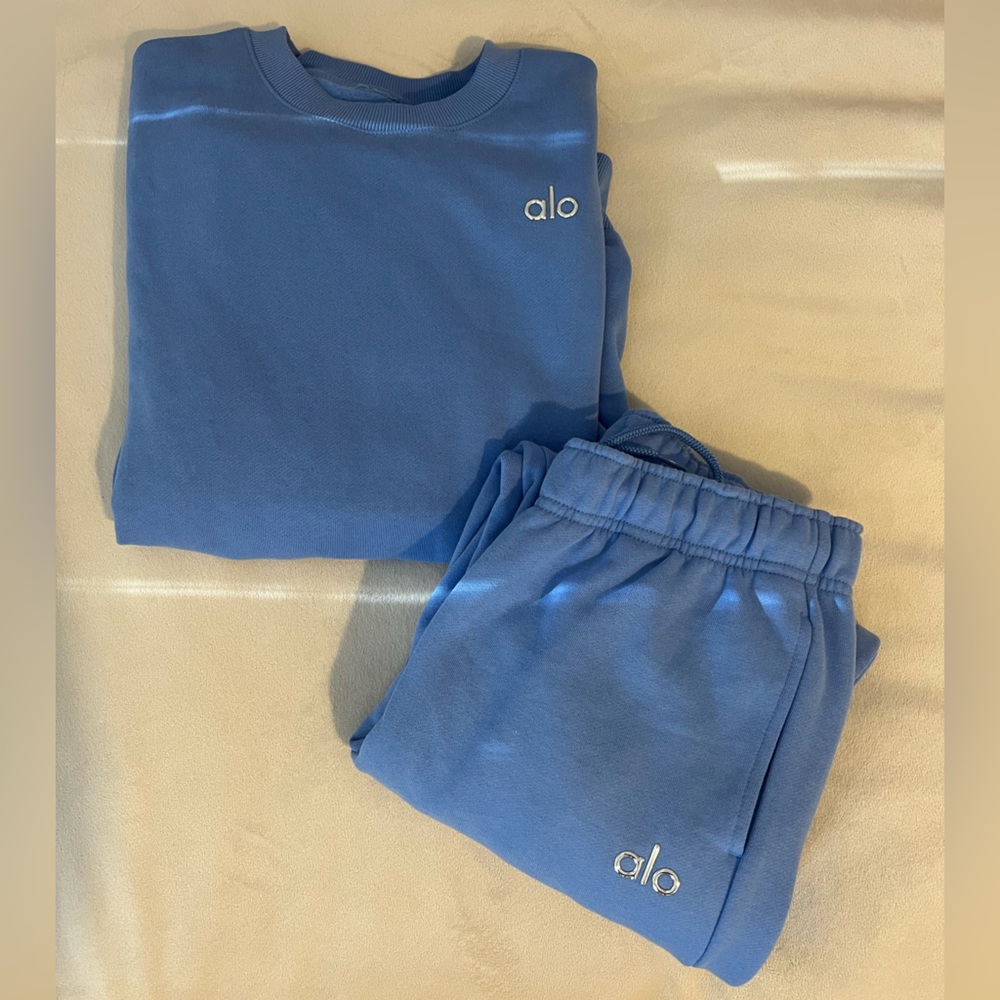 Alo SET: Accolade Crew Neck Pullover & Sweatpants - Crystal Clear Blue 🩵